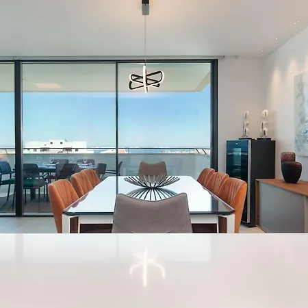 Amazing With Sea View, Pool And Sauna, Near The 아파트