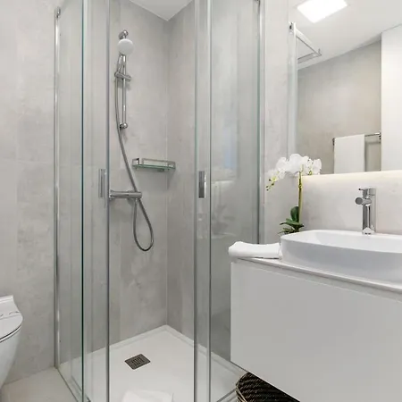 아파트 Amazing With Sea View, Pool And Sauna, Near The *