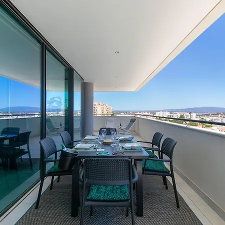 아파트 Amazing With Sea View, Pool And Sauna, Near The